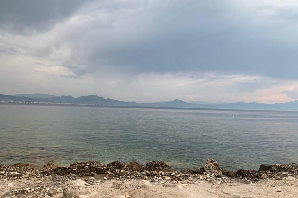 Beachfront Garden Apartment- Atlas Complex Лоутраки Экстерьер фото