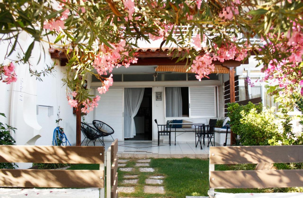 Beachfront Garden Apartment- Atlas Complex Лоутраки Экстерьер фото